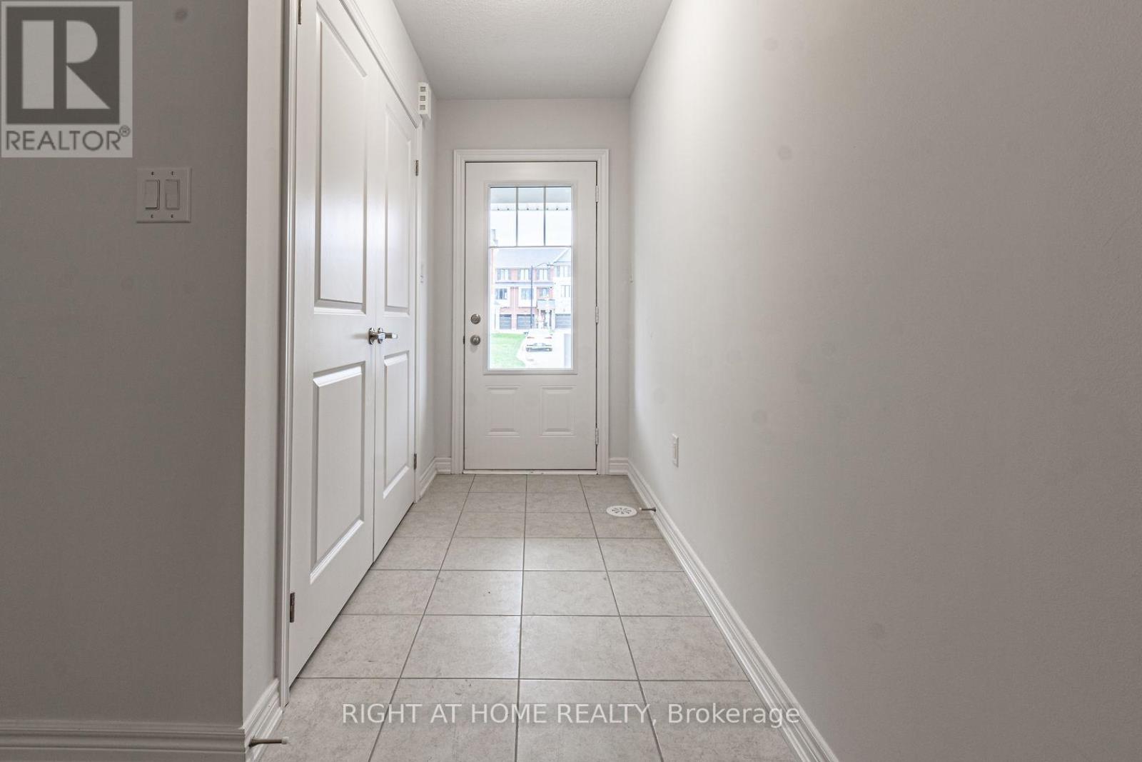 59 Hibiscus Lane, Hamilton, Ontario  L8K 0A4 - Photo 4 - X12450989