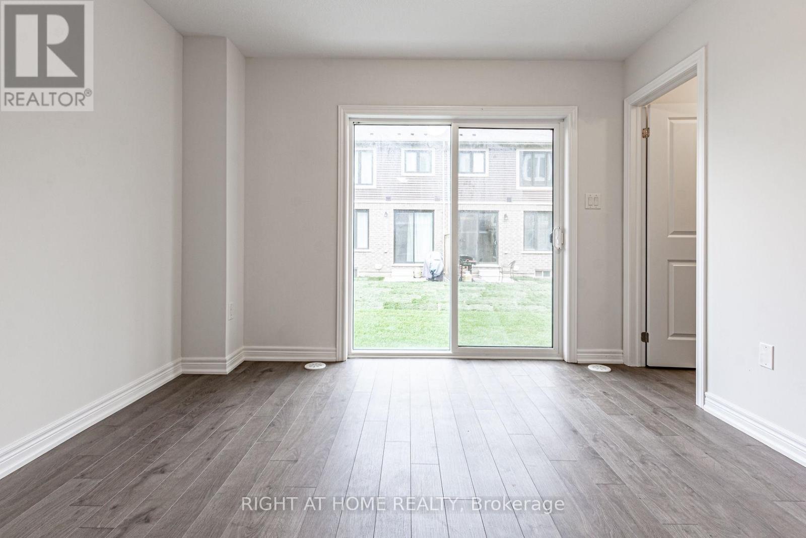 59 Hibiscus Lane, Hamilton, Ontario  L8K 0A4 - Photo 6 - X12450989