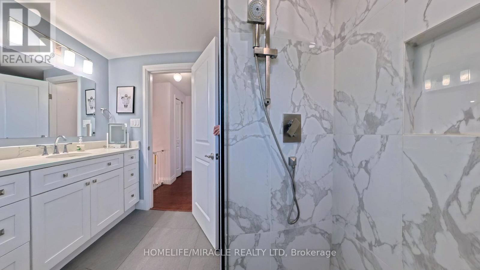 131 Carlyle Drive, Kitchener, Ontario  N2P 1V9 - Photo 12 - X12450995