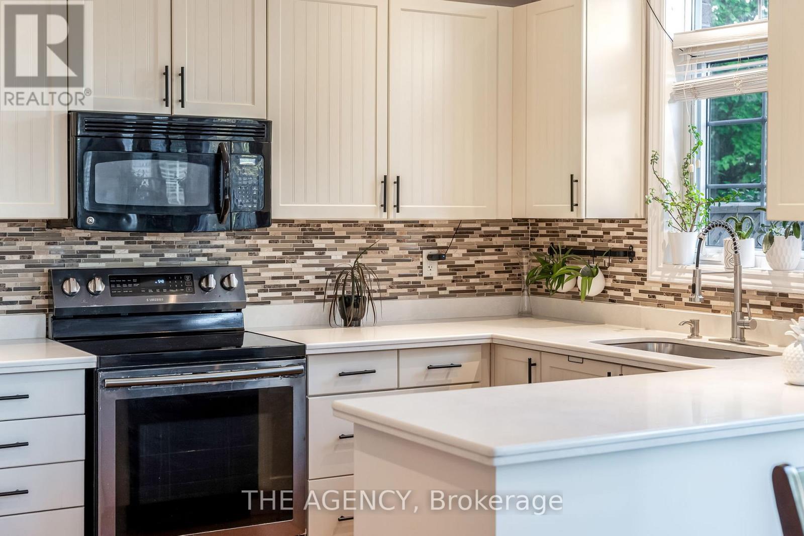 37 - 99 Panabaker Drive, Hamilton, Ontario  L9G 0A3 - Photo 4 - X12451019