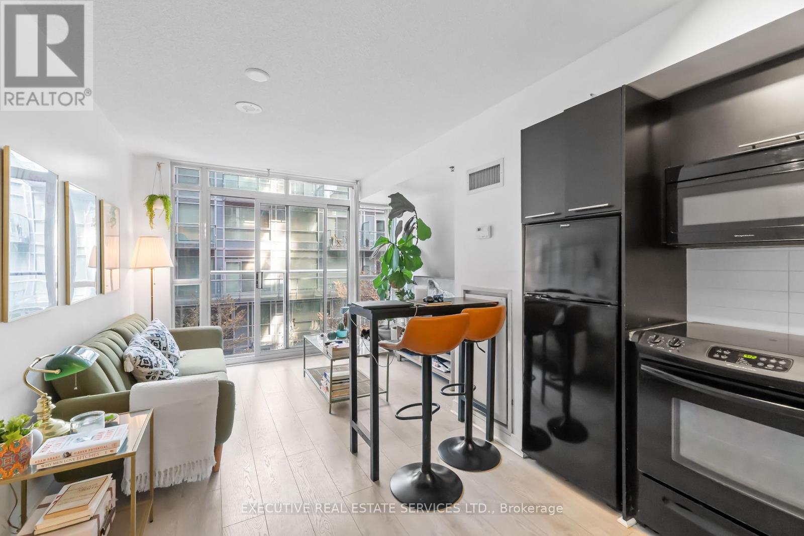 324 - 21 Nelson Street, Toronto, Ontario  M5V 3H9 - Photo 10 - C12451022