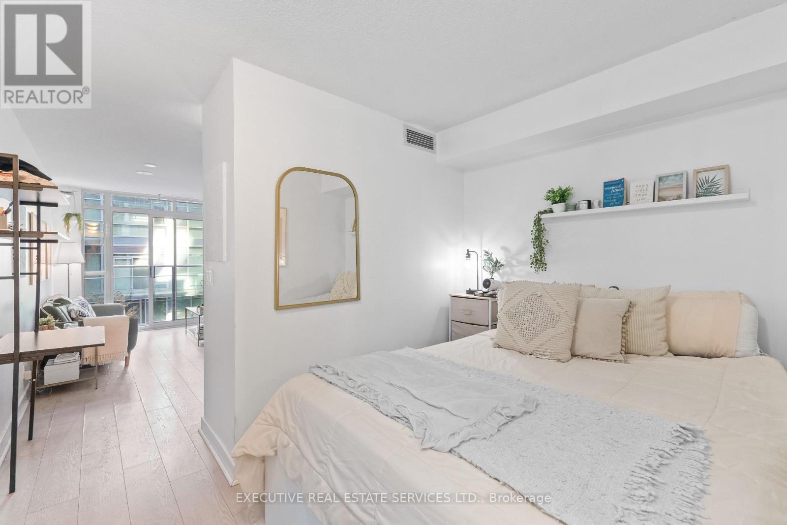 324 - 21 Nelson Street, Toronto, Ontario  M5V 3H9 - Photo 16 - C12451022