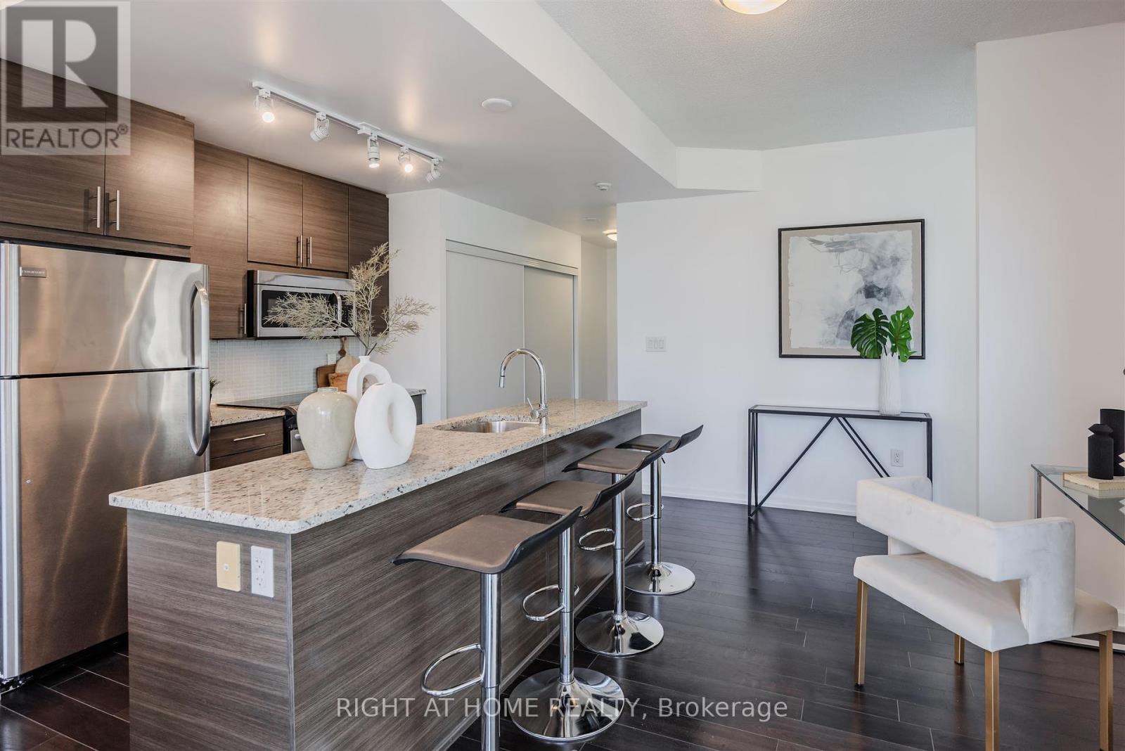 206 - 70 Forest Manor Road, Toronto, Ontario  M2J 0A9 - Photo 10 - C12451034
