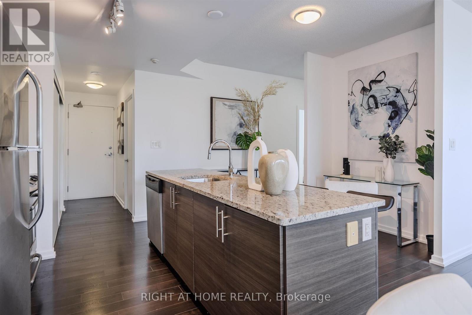 206 - 70 Forest Manor Road, Toronto, Ontario  M2J 0A9 - Photo 11 - C12451034
