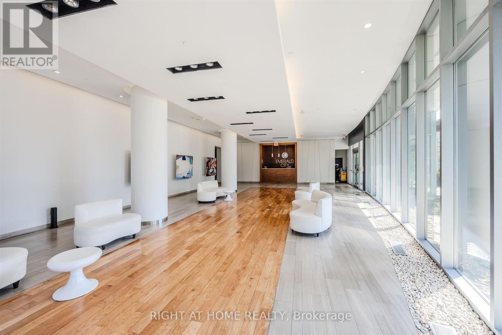 206 - 70 Forest Manor Road, Toronto, Ontario  M2J 0A9 - Photo 6 - C12451034