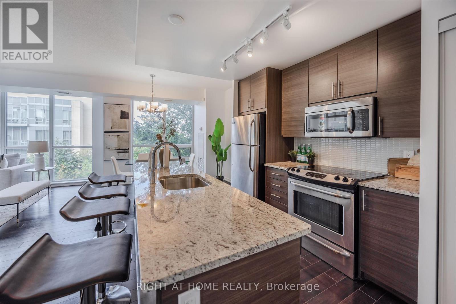 206 - 70 Forest Manor Road, Toronto, Ontario  M2J 0A9 - Photo 9 - C12451034