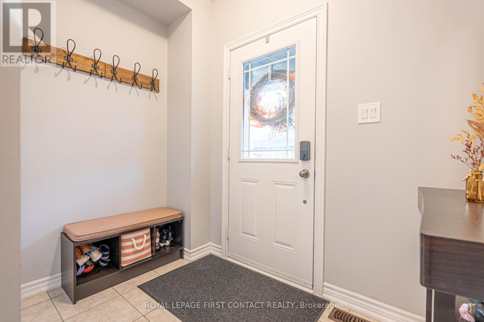 26 Deneb Street, Barrie, Ontario  L4M 0K6 - Photo 4 - S12451040