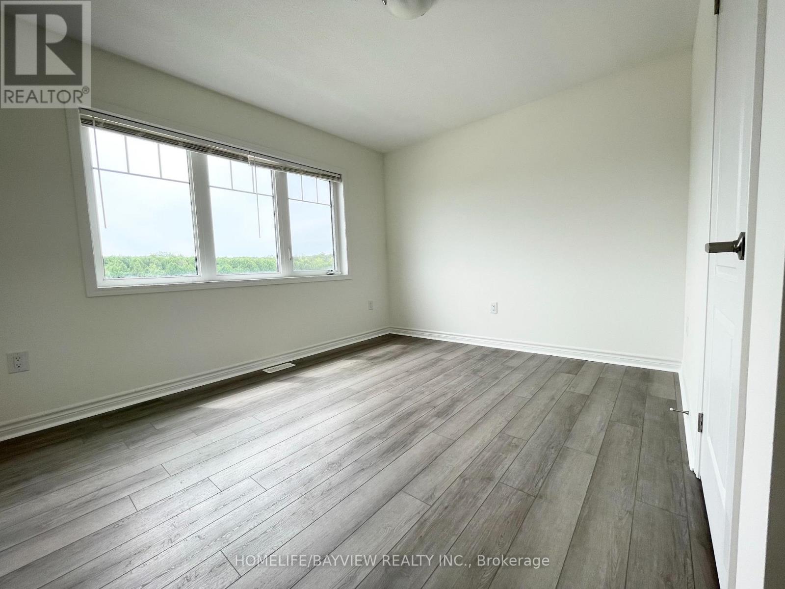 128 Village Gate Drive, Wasaga Beach, Ontario  L9Z 0J7 - Photo 19 - S12451041