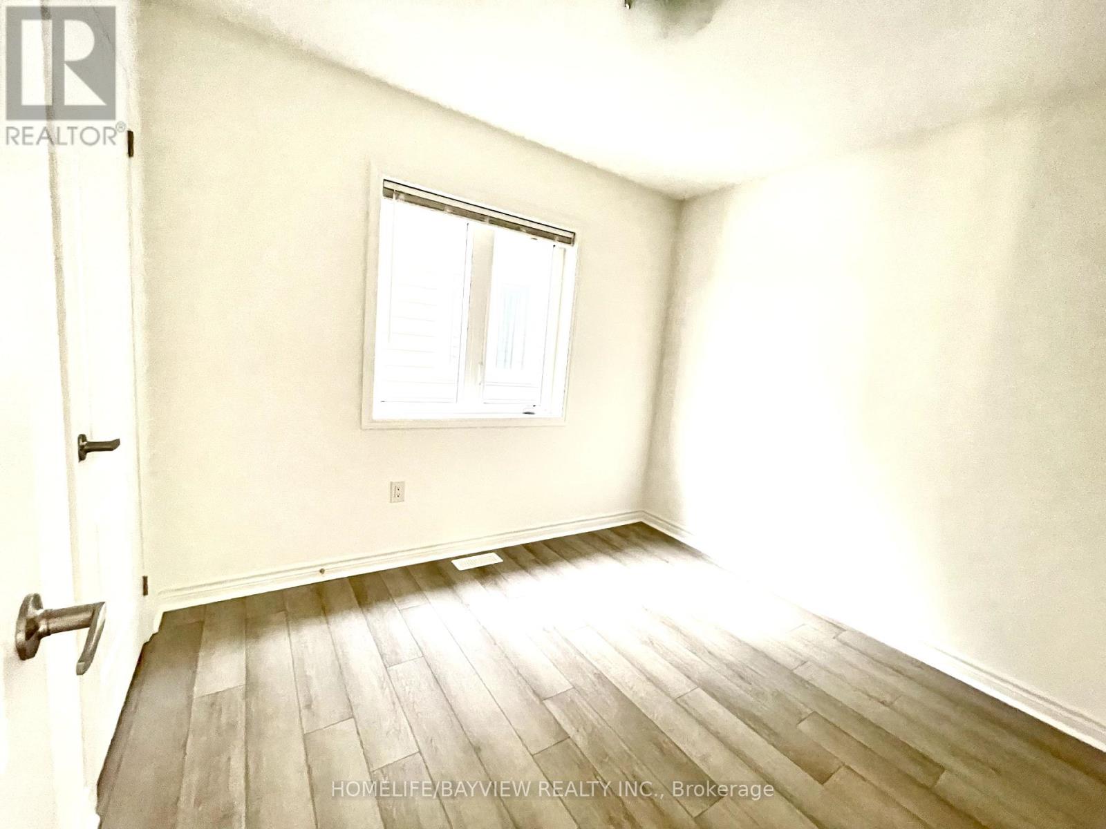 128 Village Gate Drive, Wasaga Beach, Ontario  L9Z 0J7 - Photo 21 - S12451041