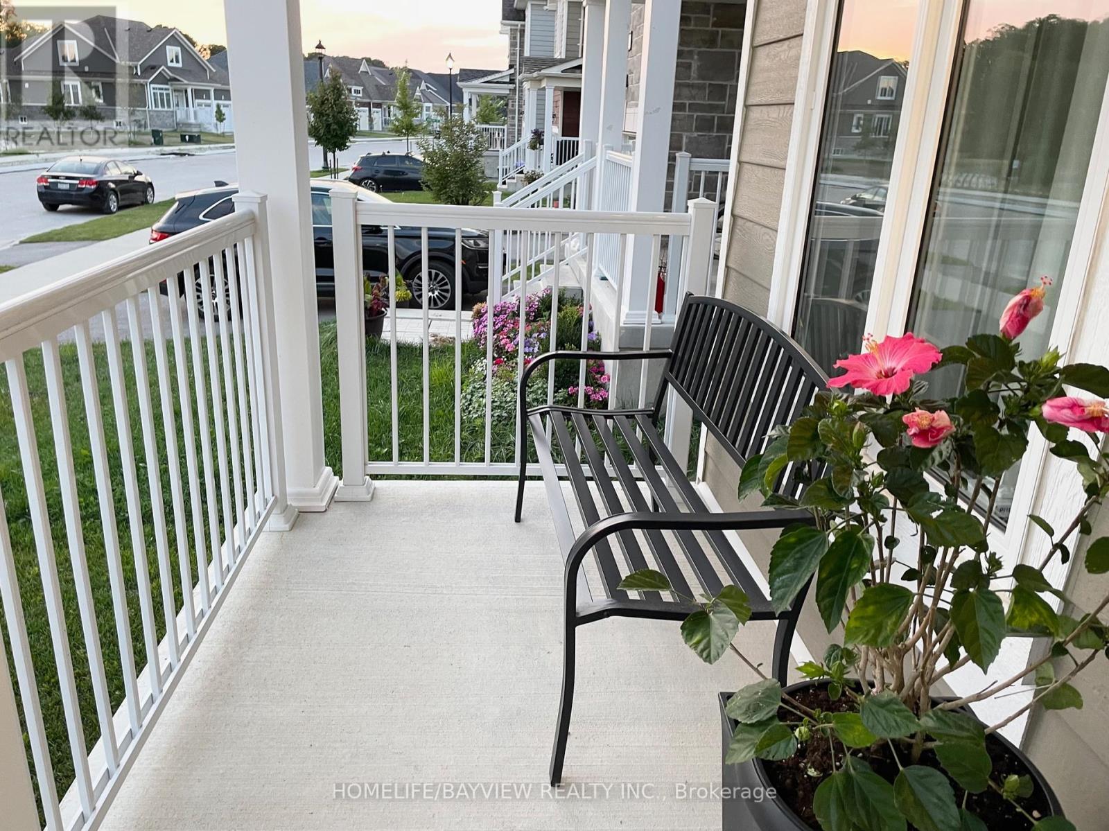 128 Village Gate Drive, Wasaga Beach, Ontario  L9Z 0J7 - Photo 4 - S12451041