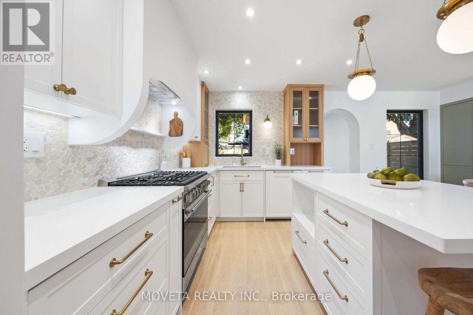 4 Mahoney Avenue, Toronto, Ontario  M6M 2H4 - Photo 17 - W12451043