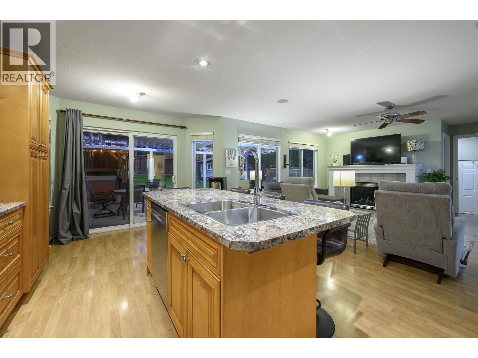 24092 Mcclure Drive, Maple Ridge, British Columbia  V2W 1Z3 - Photo 6 - R3056469