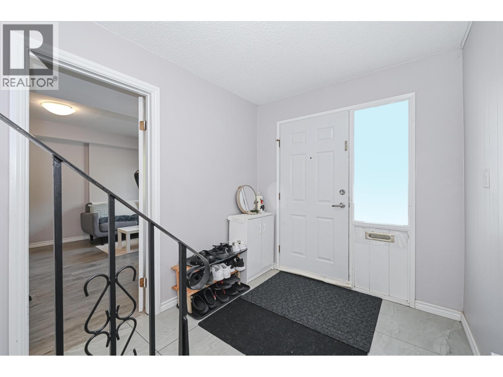 1818 Fraser Avenue, Port Coquitlam, British Columbia  V3B 1N1 - Photo 3 - R3054342