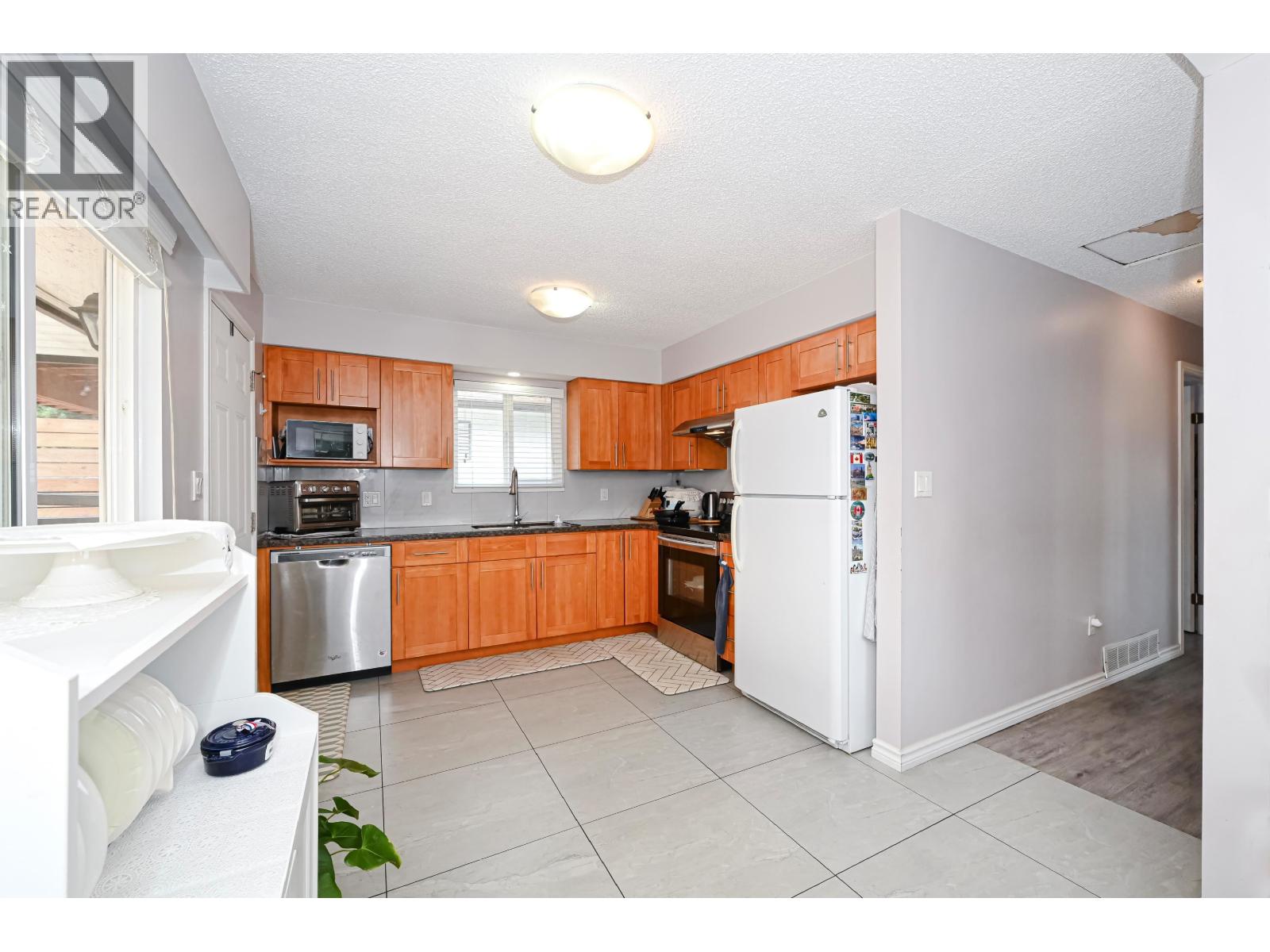 1818 Fraser Avenue, Port Coquitlam, British Columbia  V3B 1N1 - Photo 11 - R3054342