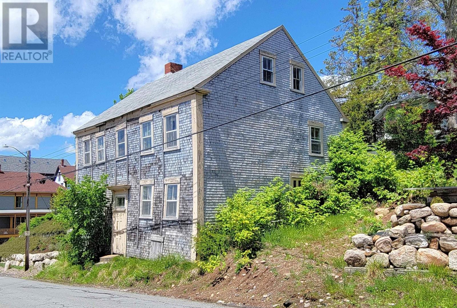 155 Pelham Street, Lunenburg, Nova Scotia  B0J 2C0 - Photo 1 - 202520800