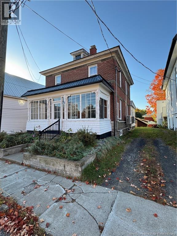 111 Victoria Street, Woodstock, New Brunswick  E7M 3A4 - Photo 3 - NB128058