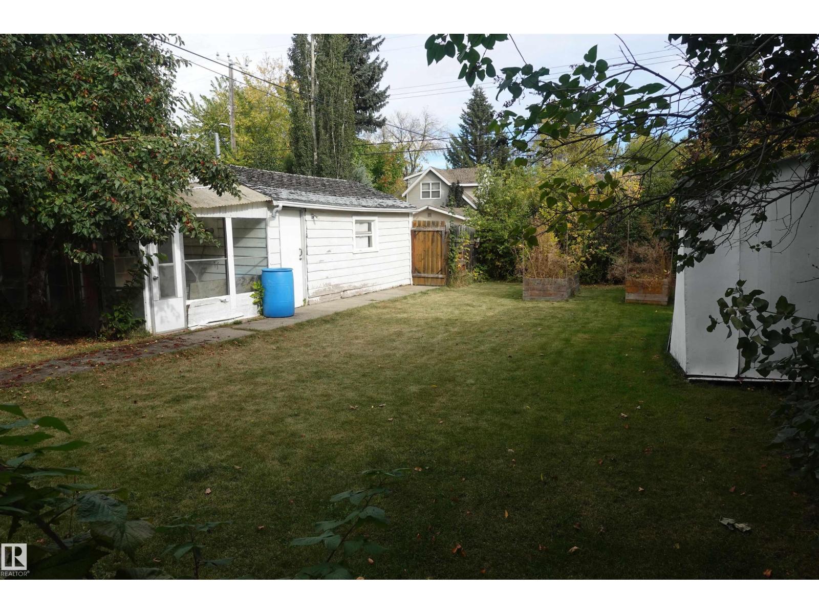 8839 90 St Nw, Edmonton, Alberta  T6C 3L7 - Photo 12 - E4461273