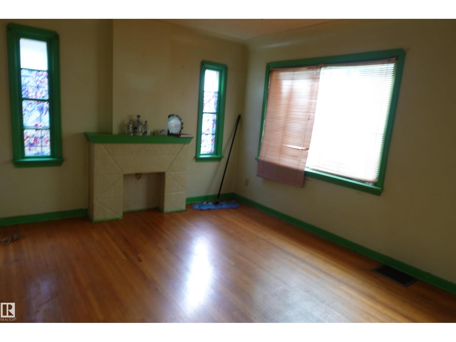 8839 90 St Nw, Edmonton, Alberta  T6C 3L7 - Photo 3 - E4461273