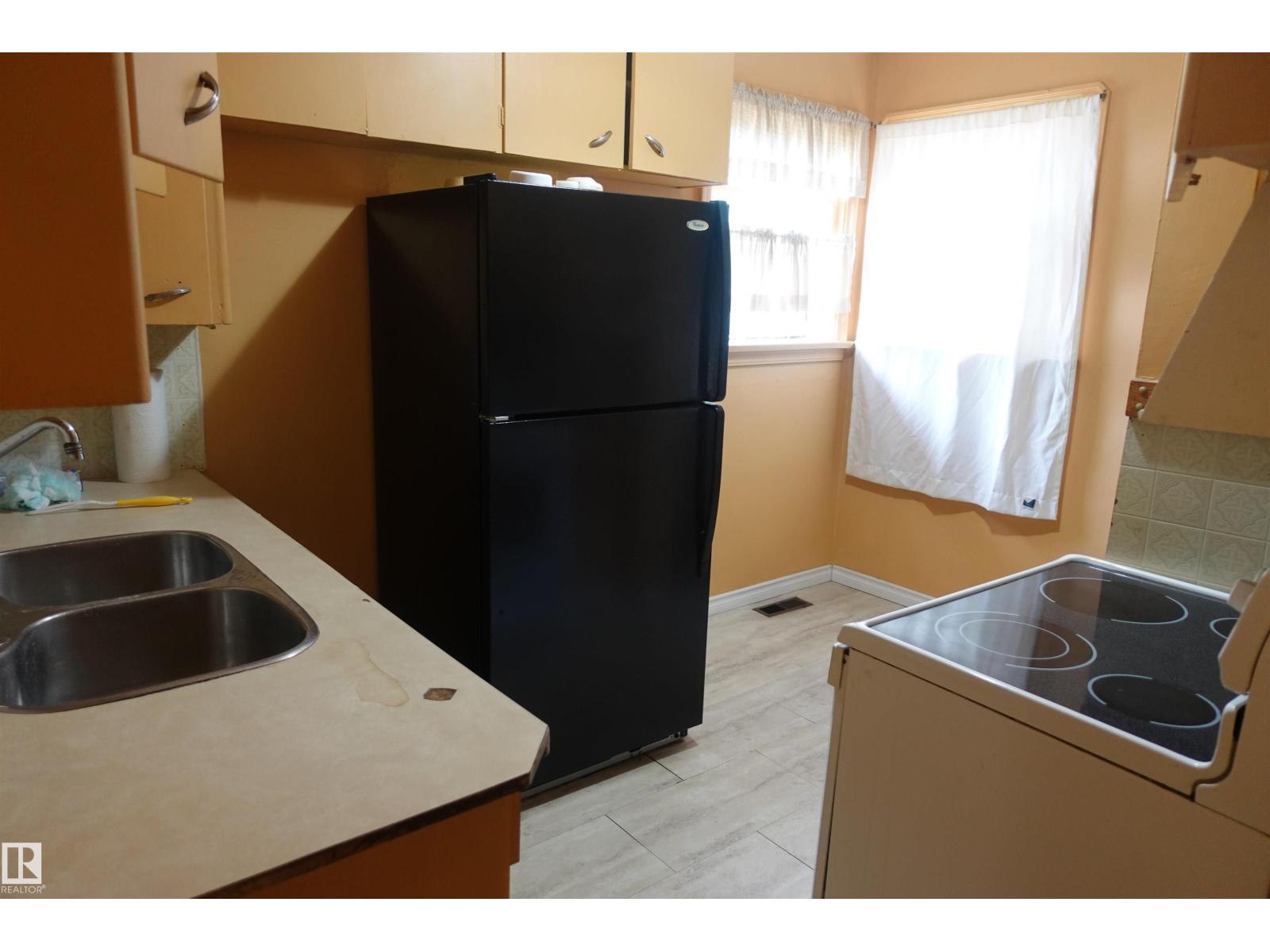 8839 90 St Nw, Edmonton, Alberta  T6C 3L7 - Photo 6 - E4461273