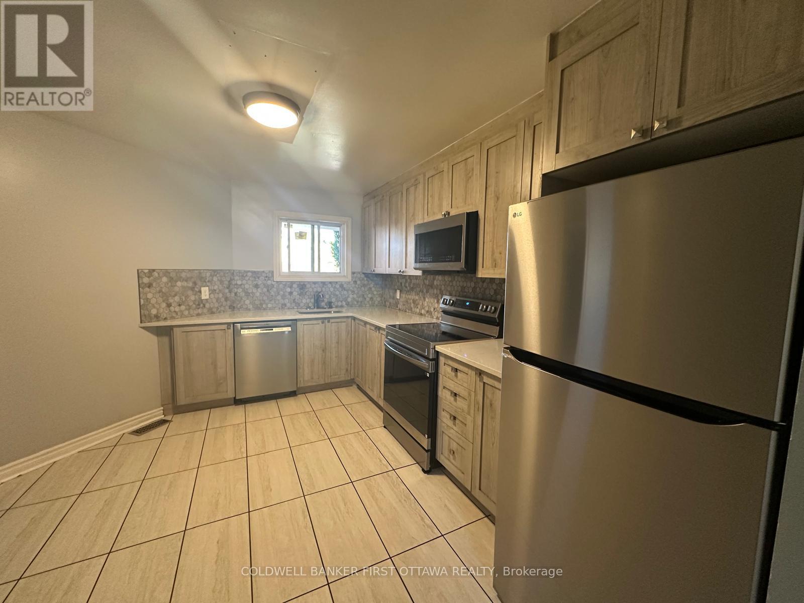 68 Burlington Crescent, Ottawa, Ontario  K1T 3K3 - Photo 18 - X12451073