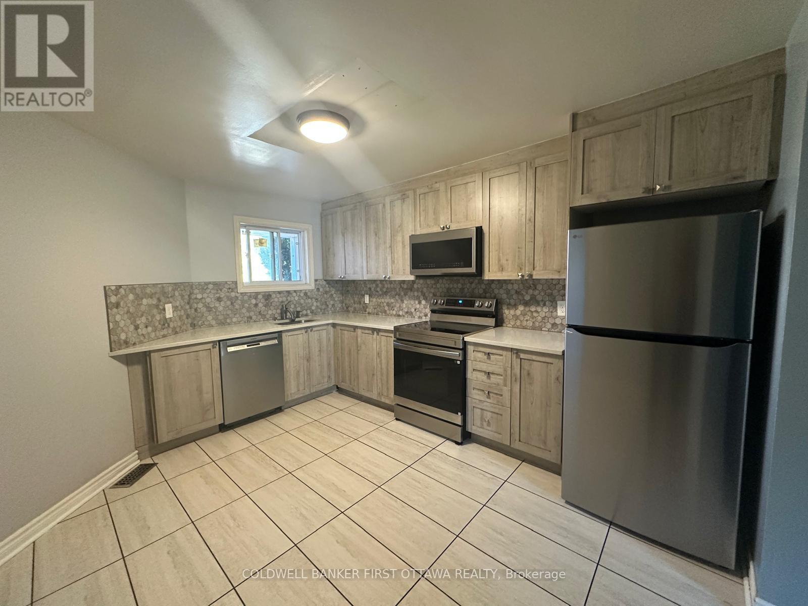 68 Burlington Crescent, Ottawa, Ontario  K1T 3K3 - Photo 20 - X12451073