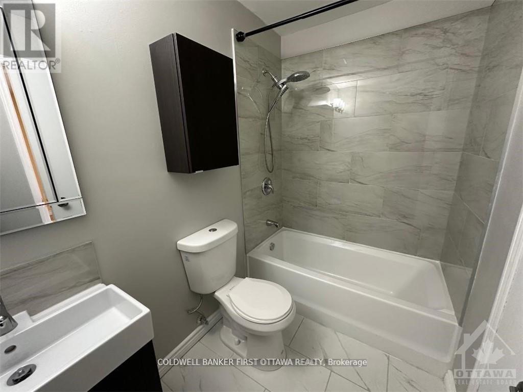 68 Burlington Crescent, Ottawa, Ontario  K1T 3K3 - Photo 8 - X12451073