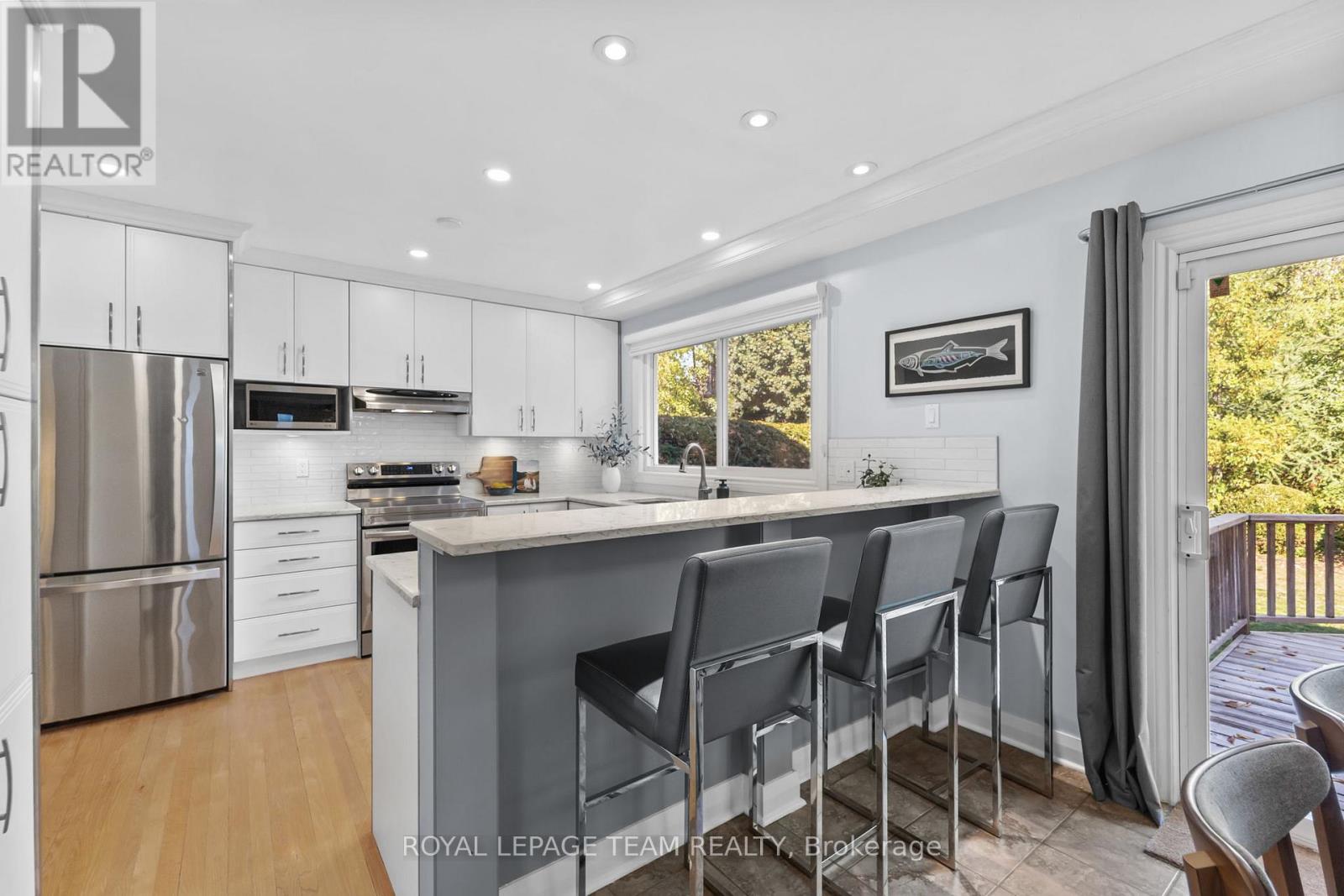 937 Kingsmere Avenue, Ottawa, Ontario  K2A 3K2 - Photo 10 - X12451080