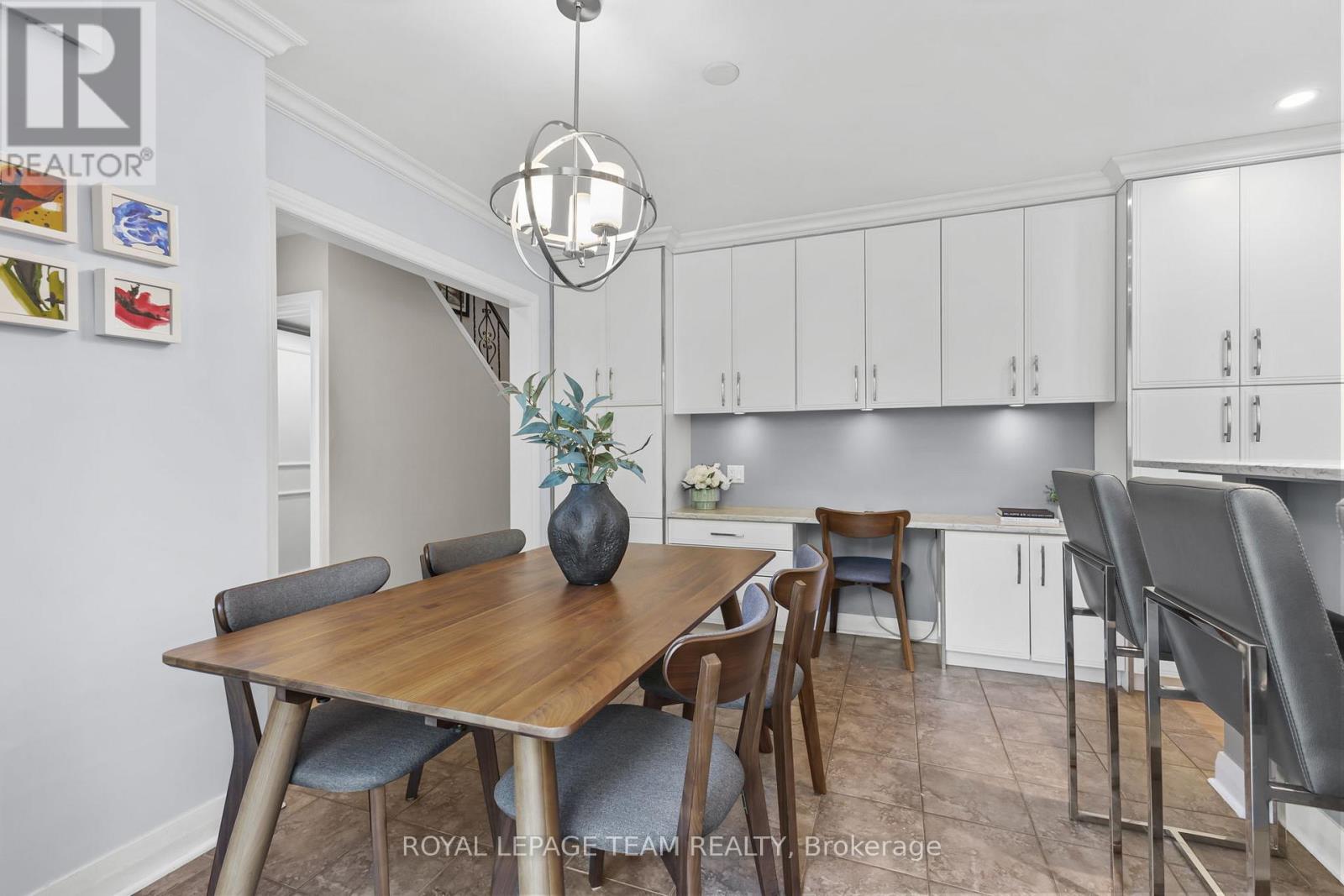 937 Kingsmere Avenue, Ottawa, Ontario  K2A 3K2 - Photo 12 - X12451080