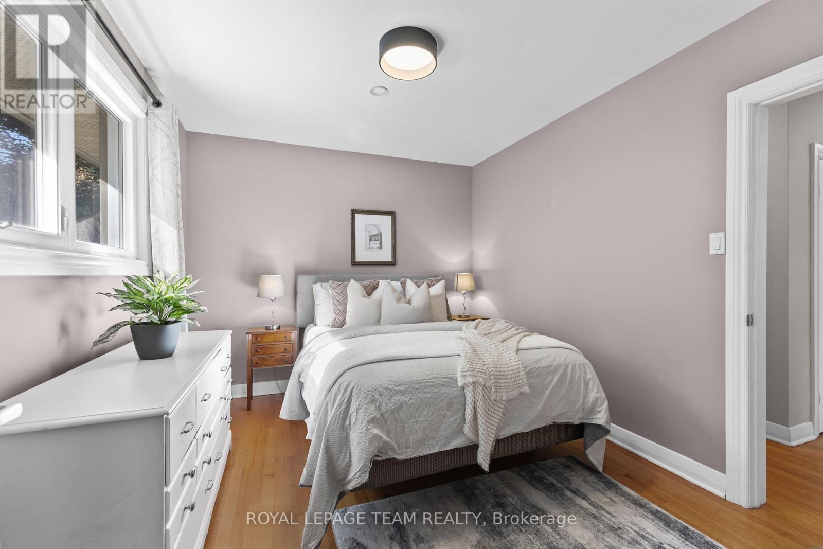 937 Kingsmere Avenue, Ottawa, Ontario  K2A 3K2 - Photo 17 - X12451080