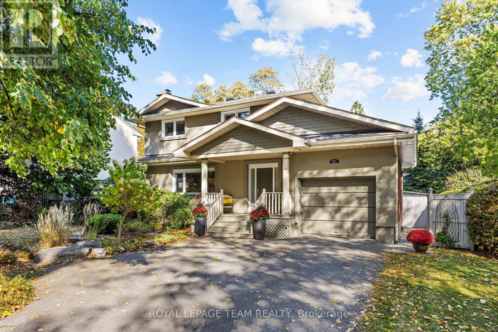 937 Kingsmere Avenue, Ottawa, Ontario  K2A 3K2 - Photo 2 - X12451080