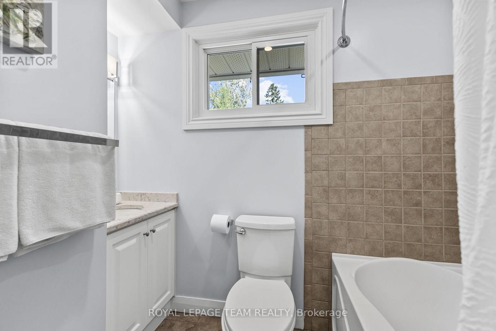 937 Kingsmere Avenue, Ottawa, Ontario  K2A 3K2 - Photo 20 - X12451080