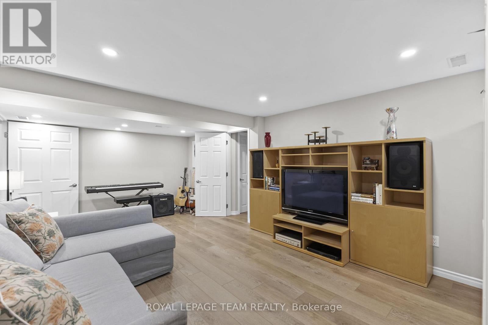 937 Kingsmere Avenue, Ottawa, Ontario  K2A 3K2 - Photo 21 - X12451080