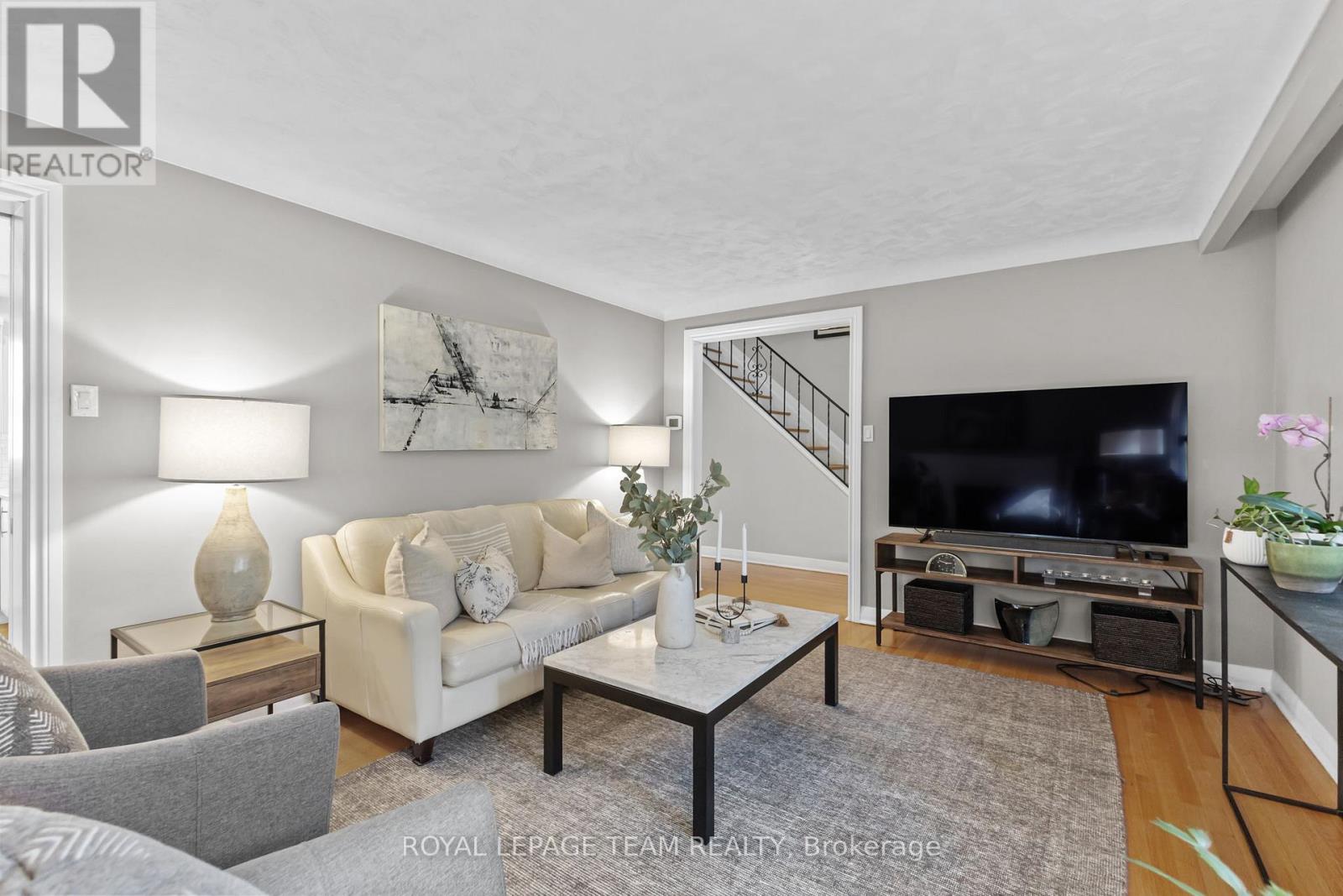 937 Kingsmere Avenue, Ottawa, Ontario  K2A 3K2 - Photo 3 - X12451080