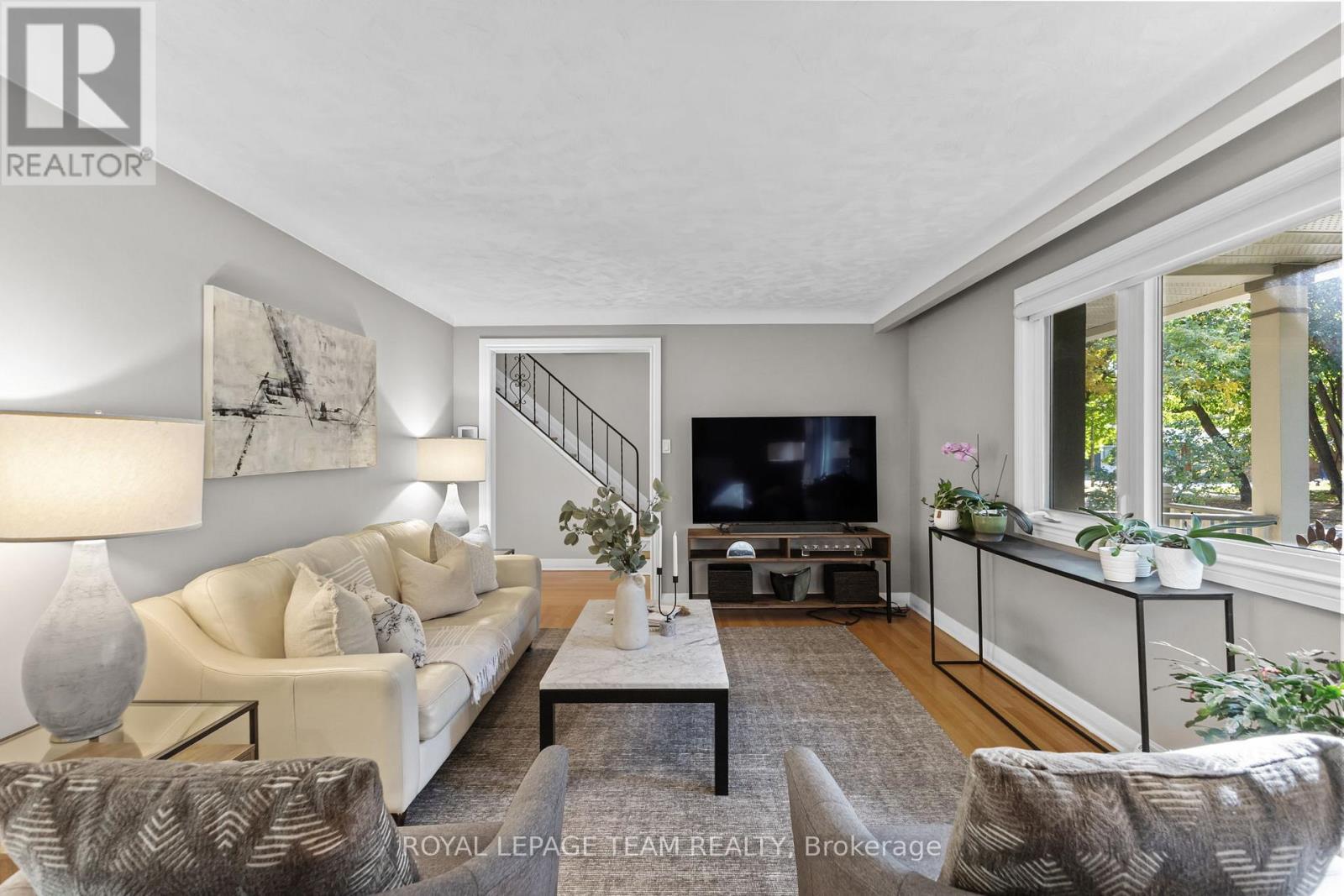 937 Kingsmere Avenue, Ottawa, Ontario  K2A 3K2 - Photo 5 - X12451080