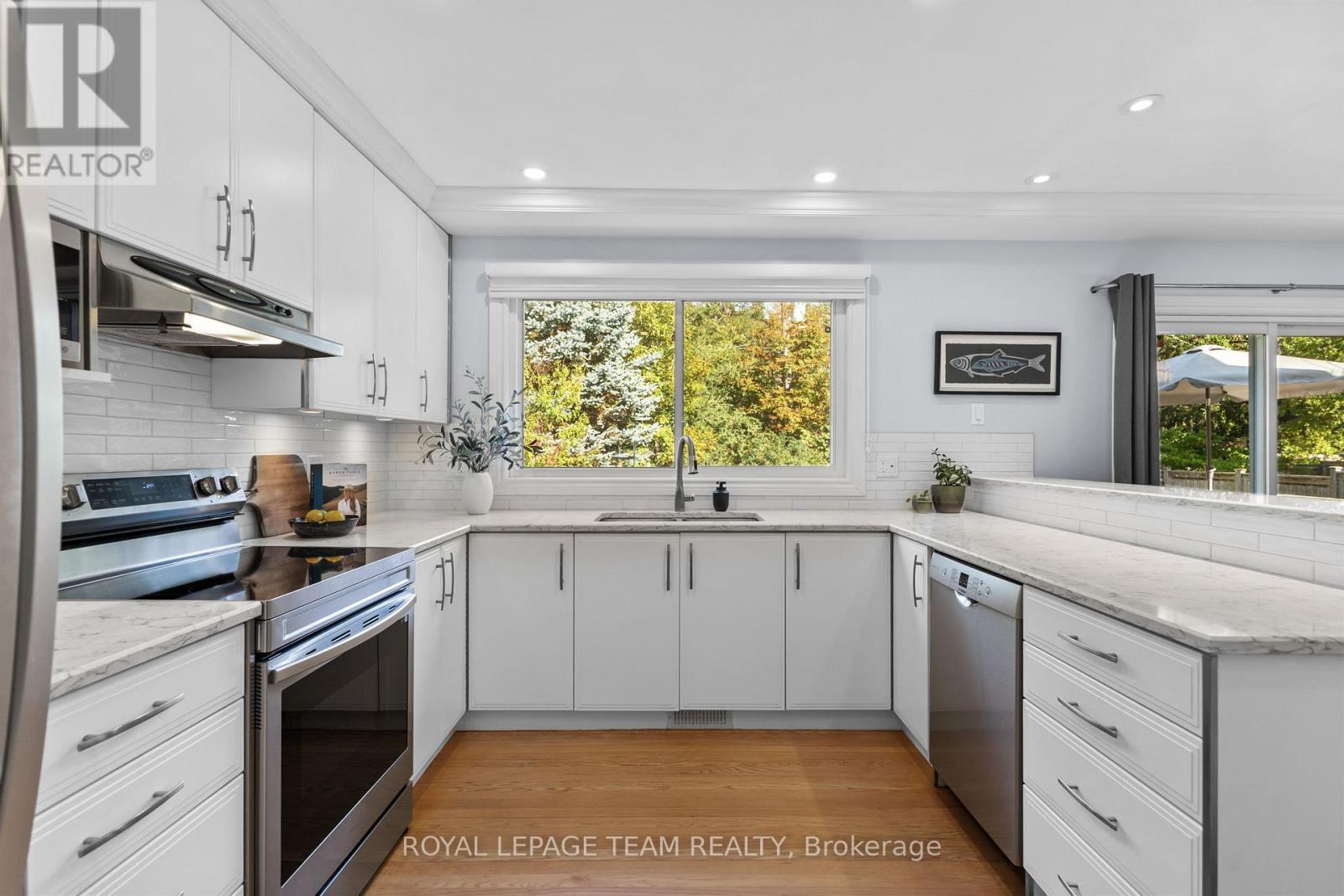 937 Kingsmere Avenue, Ottawa, Ontario  K2A 3K2 - Photo 6 - X12451080