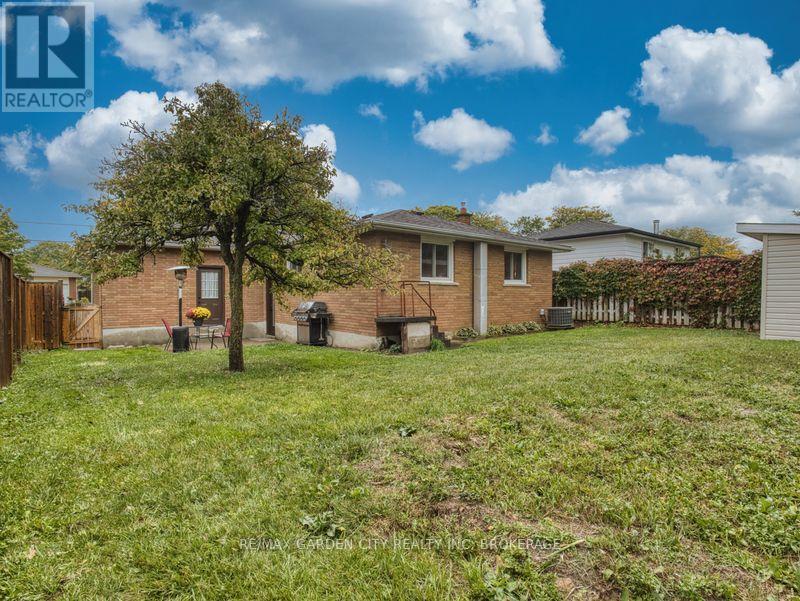 17 Regent Drive, St. Catharines, Ontario  L2M 3L6 - Photo 10 - X12451048