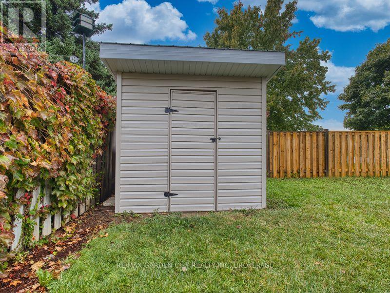 17 Regent Drive, St. Catharines, Ontario  L2M 3L6 - Photo 12 - X12451048