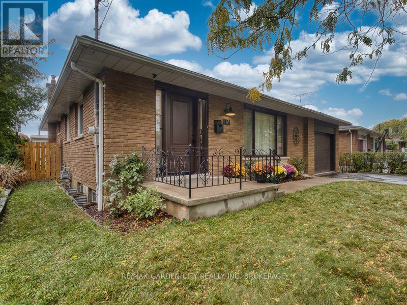 17 Regent Drive, St. Catharines, Ontario  L2M 3L6 - Photo 3 - X12451048