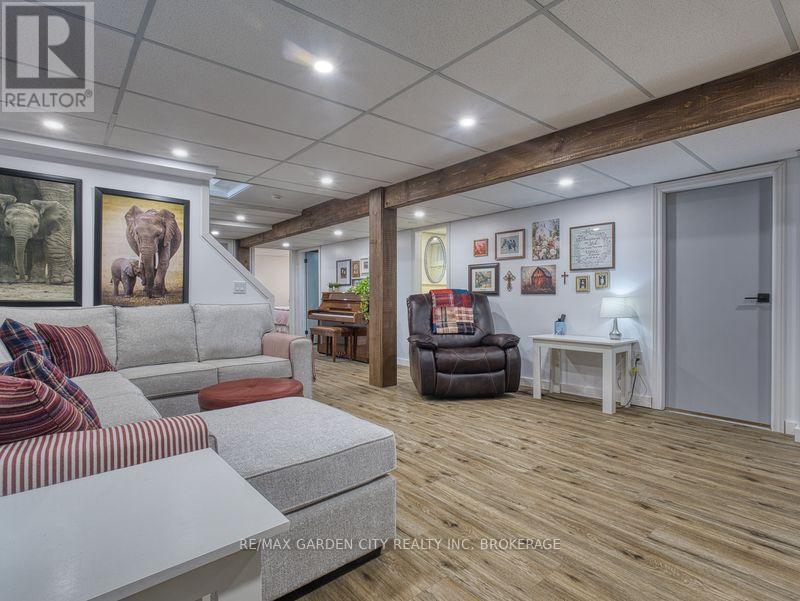 17 Regent Drive, St. Catharines, Ontario  L2M 3L6 - Photo 34 - X12451048
