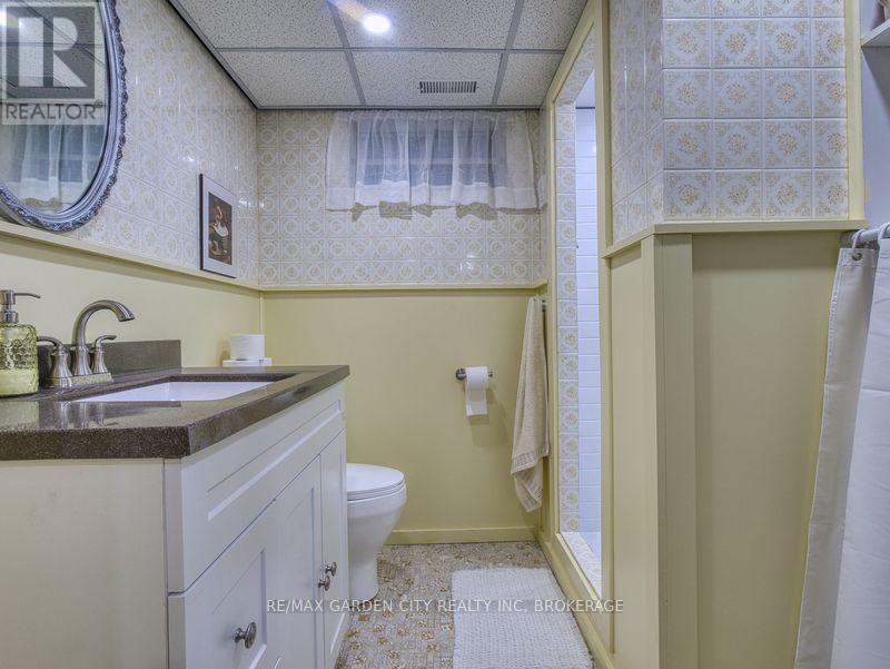 17 Regent Drive, St. Catharines, Ontario  L2M 3L6 - Photo 44 - X12451048