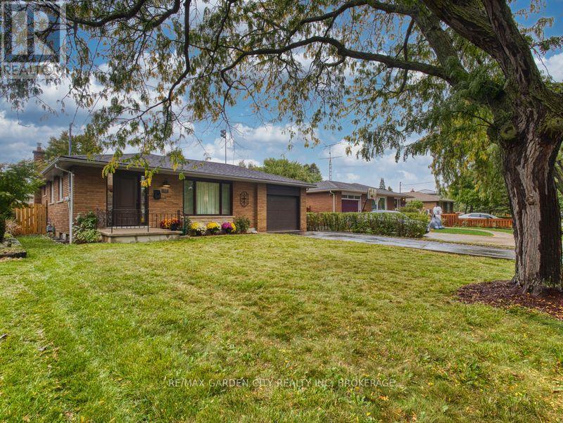 17 Regent Drive, St. Catharines, Ontario  L2M 3L6 - Photo 49 - X12451048