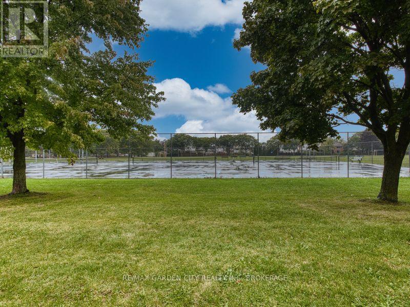 17 Regent Drive, St. Catharines, Ontario  L2M 3L6 - Photo 6 - X12451048