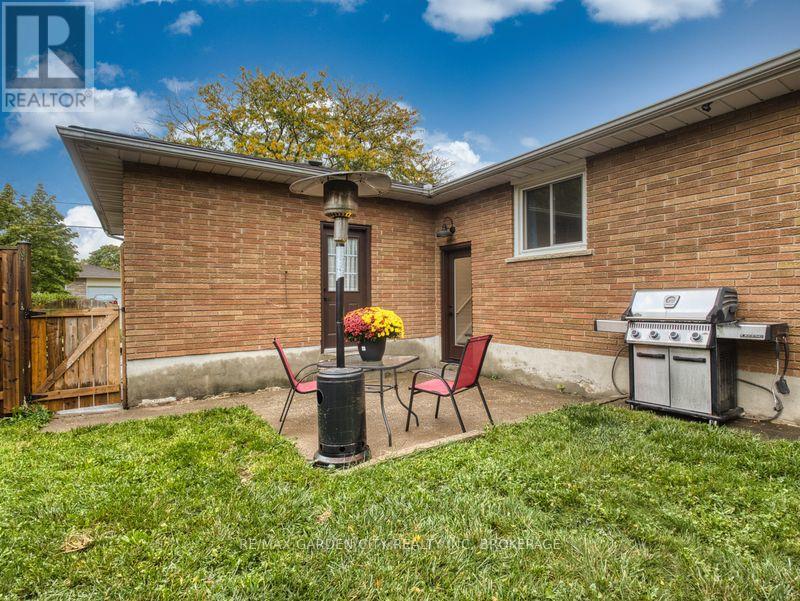 17 Regent Drive, St. Catharines, Ontario  L2M 3L6 - Photo 8 - X12451048