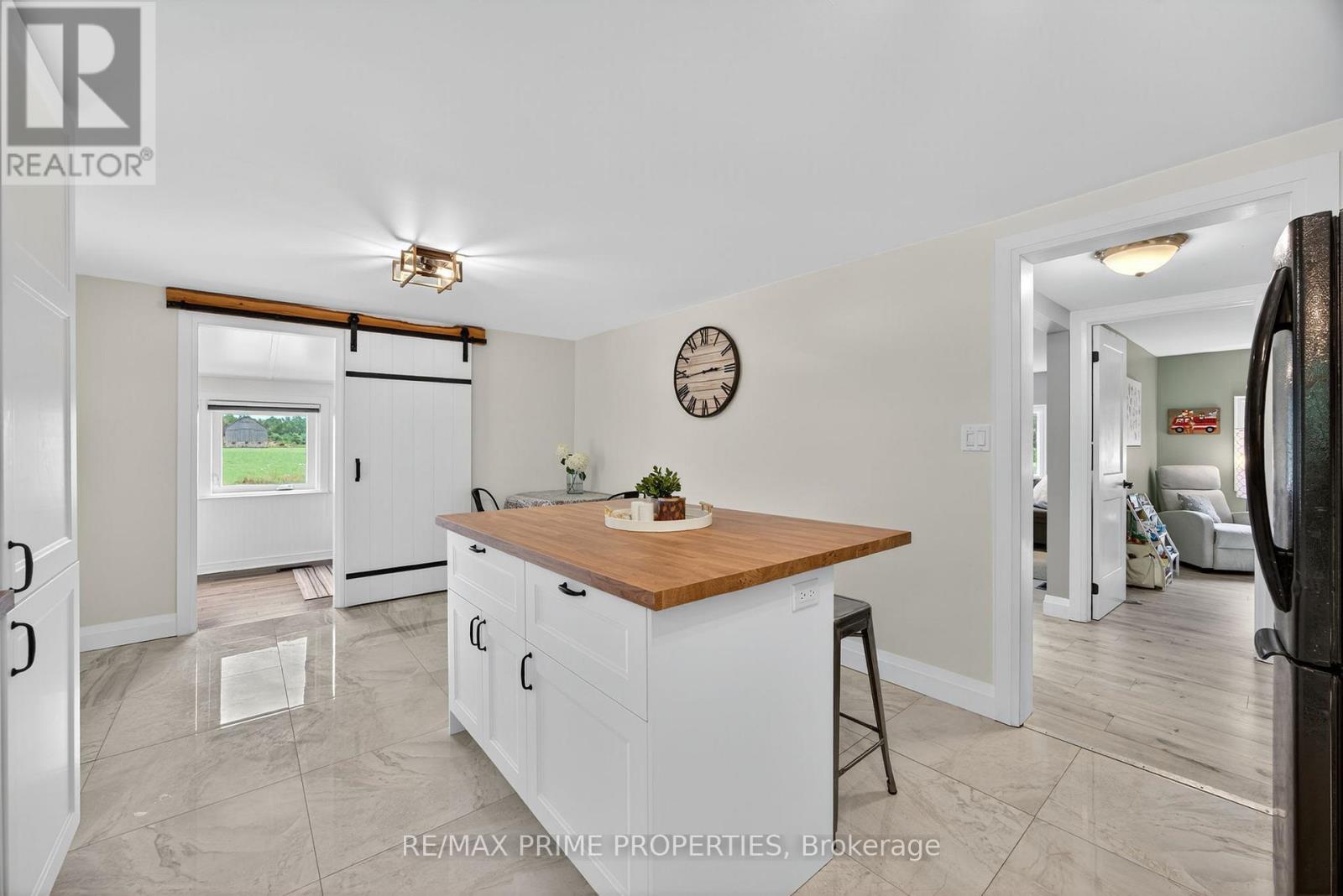 5670 Thomas Drive, Georgina, Ontario  L0E 1A0 - Photo 11 - N12451079