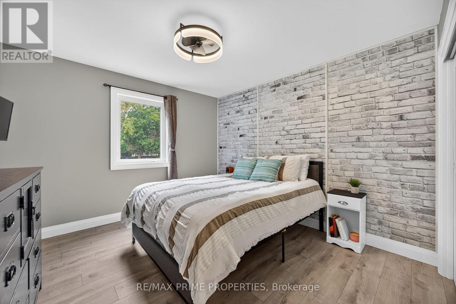 5670 Thomas Drive, Georgina, Ontario  L0E 1A0 - Photo 15 - N12451079