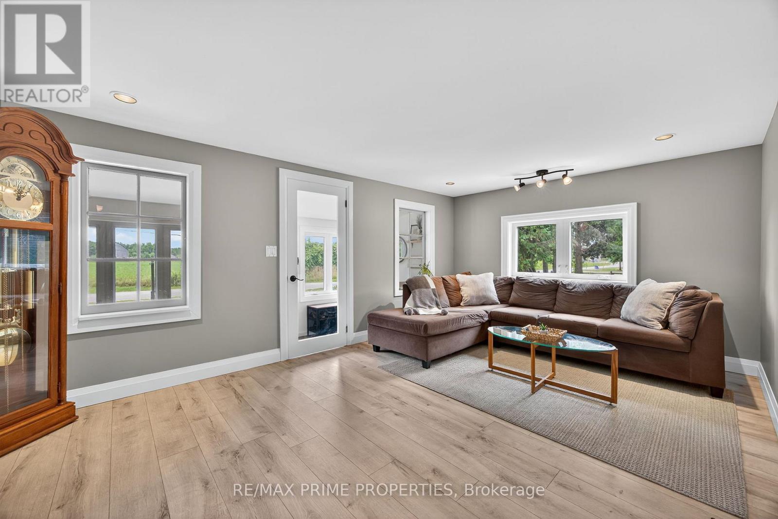 5670 Thomas Drive, Georgina, Ontario  L0E 1A0 - Photo 17 - N12451079