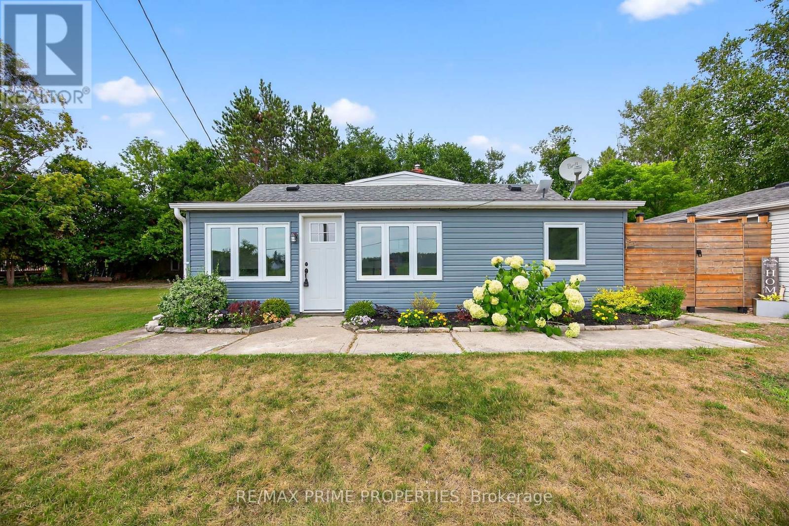 5670 Thomas Drive, Georgina, Ontario  L0E 1A0 - Photo 2 - N12451079