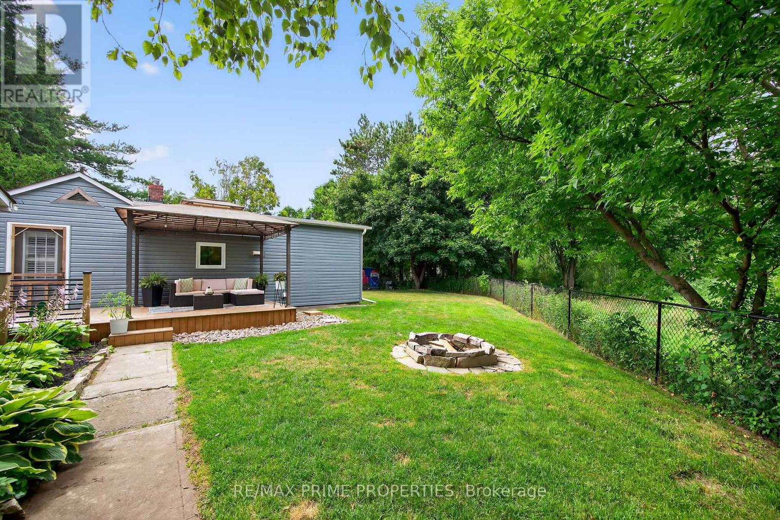 5670 Thomas Drive, Georgina, Ontario  L0E 1A0 - Photo 24 - N12451079