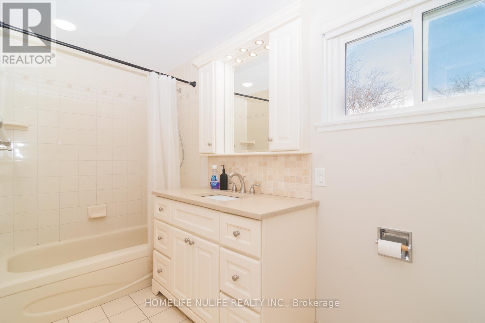 1805 Pattinson Crescent, Mississauga, Ontario  L5J 1H6 - Photo 14 - W12451055