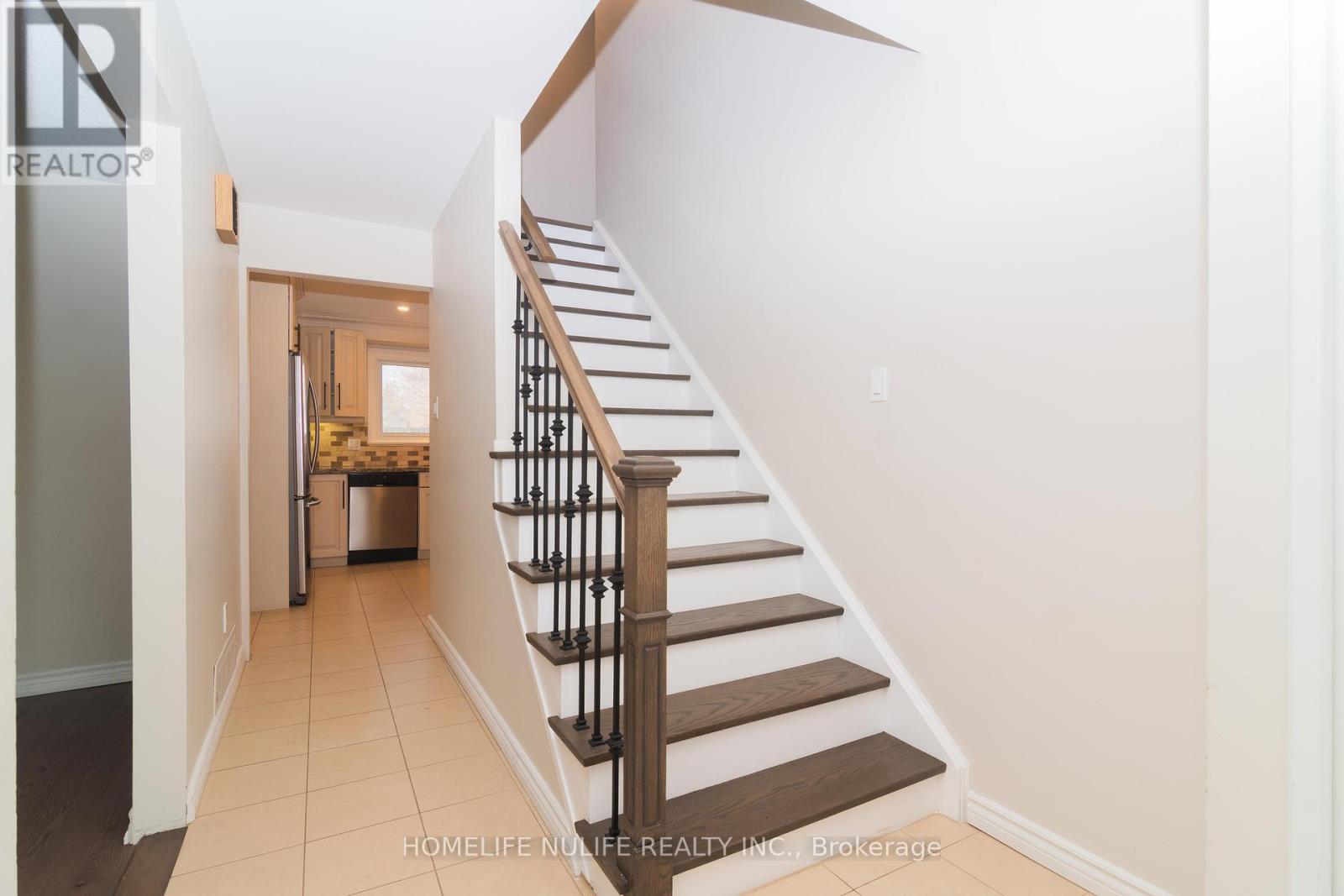 1805 Pattinson Crescent, Mississauga, Ontario  L5J 1H6 - Photo 2 - W12451055